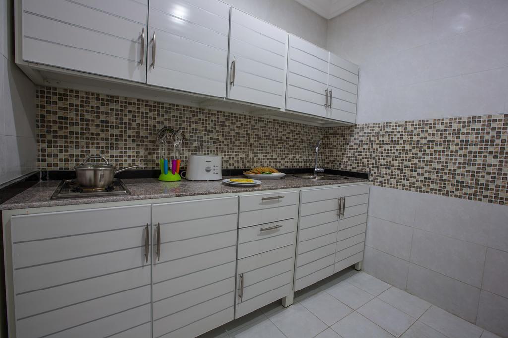 Sara Plaza (Adults Only) Aparthotel Kuwait City Bagian luar foto