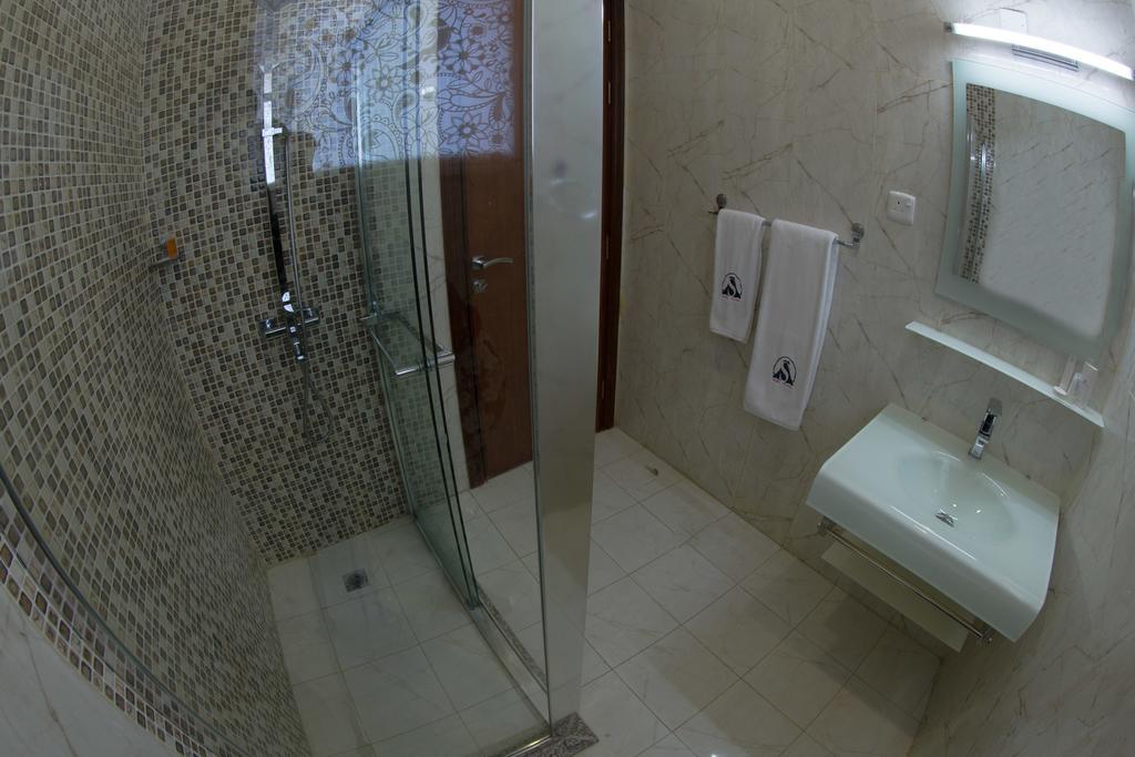 Sara Plaza (Adults Only) Aparthotel Kuwait City Ruang foto