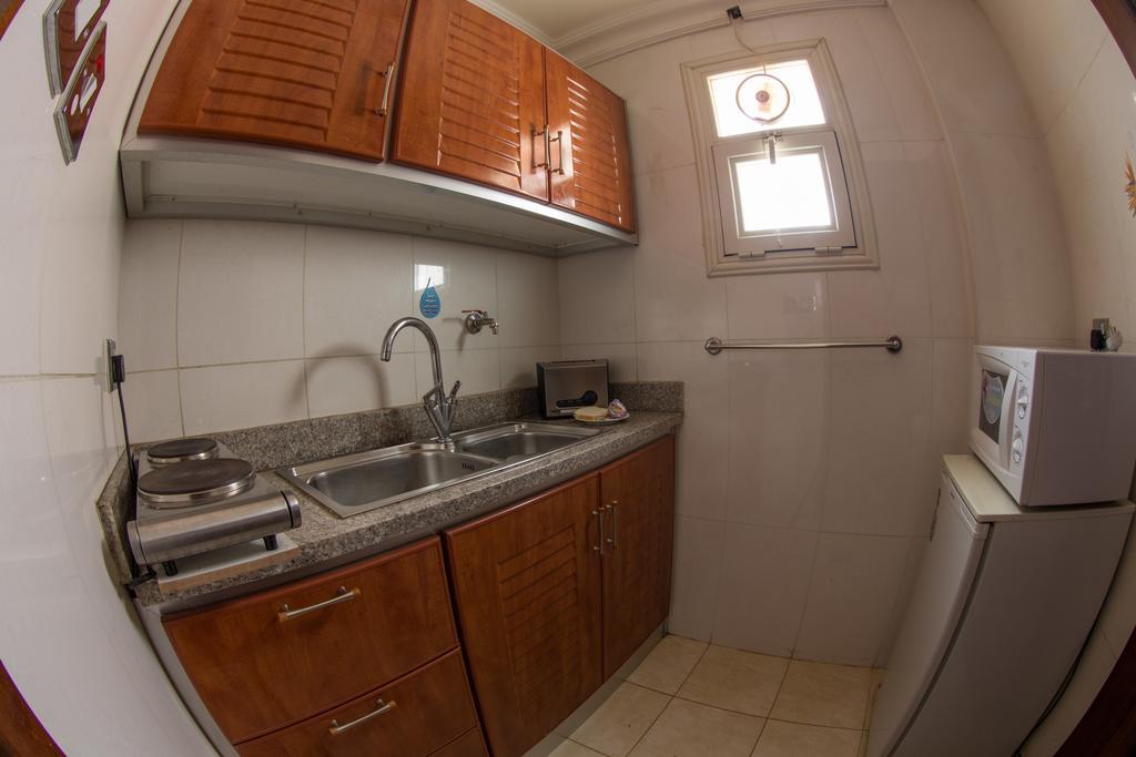 Sara Plaza (Adults Only) Aparthotel Kuwait City Ruang foto