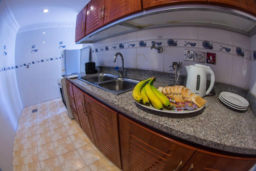 Sara Plaza (Adults Only) Aparthotel Kuwait City Ruang foto