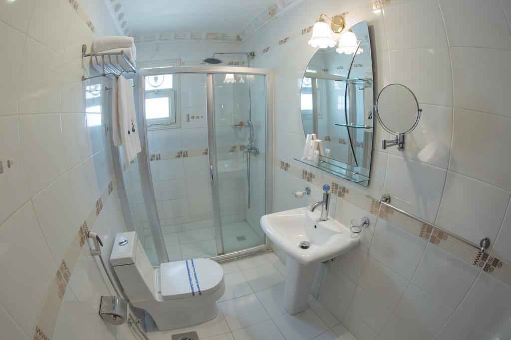 Sara Plaza (Adults Only) Aparthotel Kuwait City Ruang foto