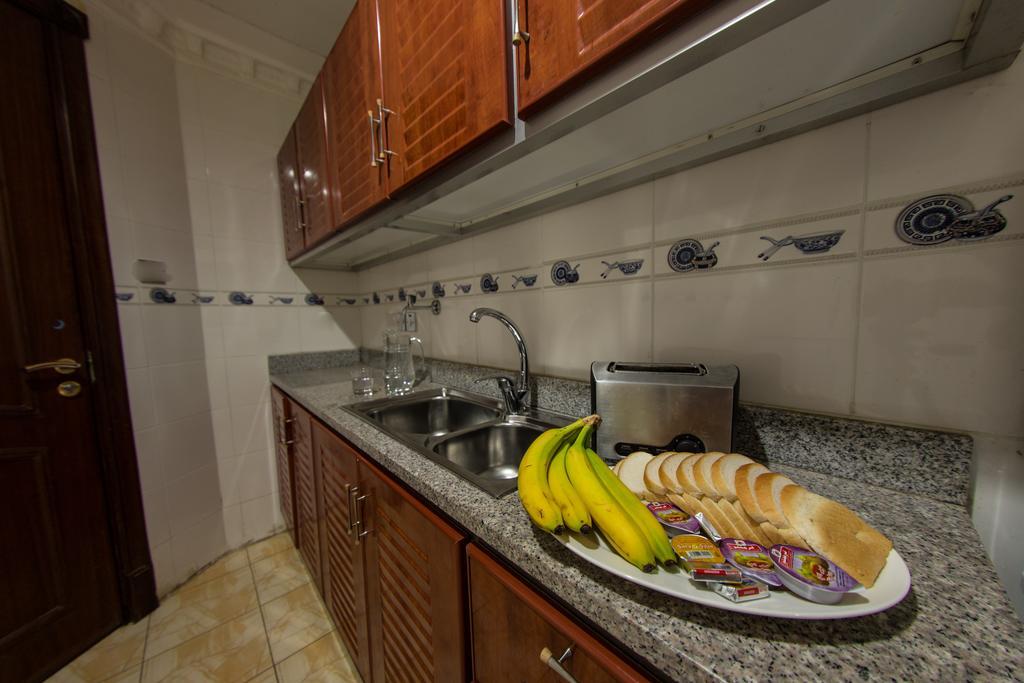 Sara Plaza (Adults Only) Aparthotel Kuwait City Ruang foto